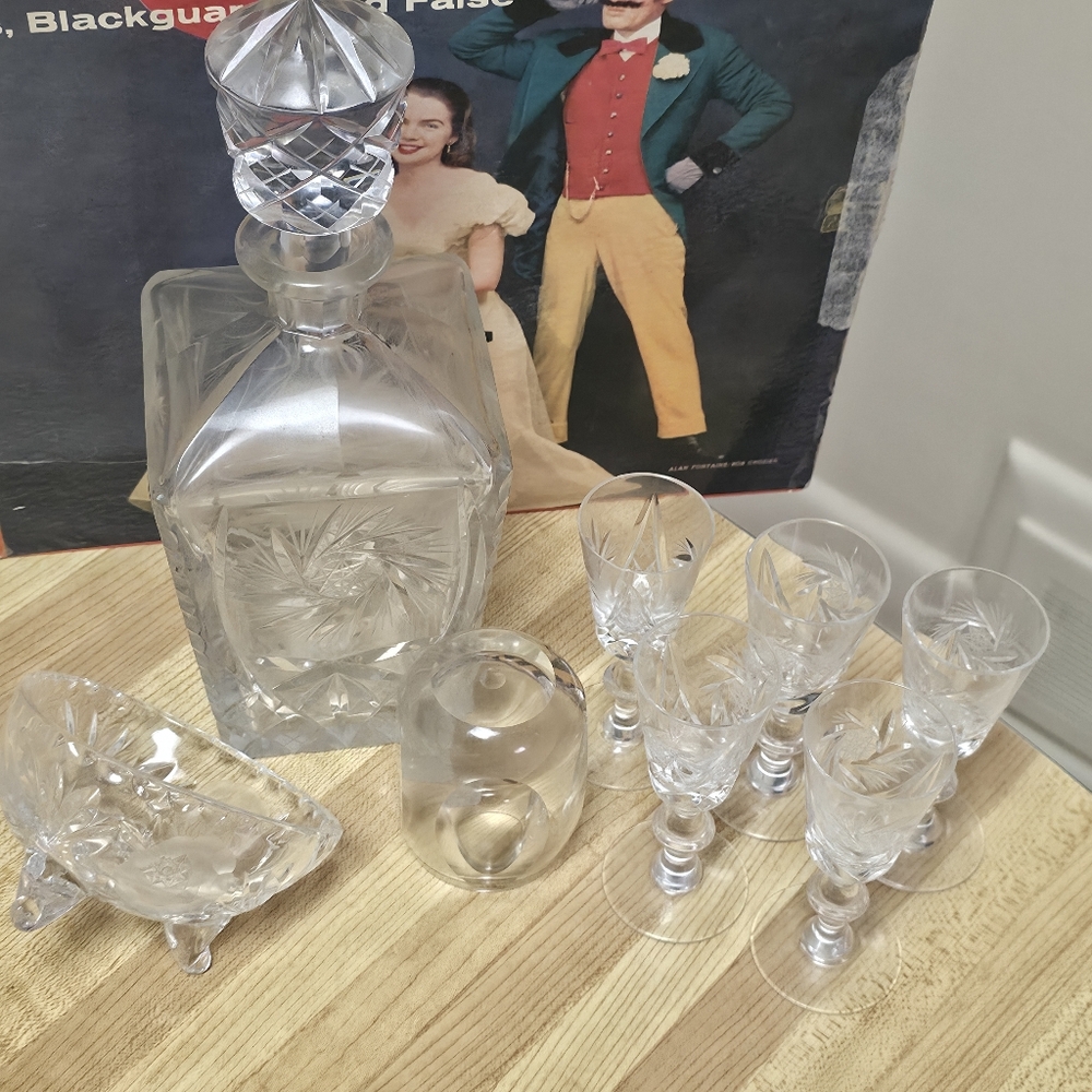 Vintage Crystal Pinwheel Decanter, Stopper, Top & 5 Matching Sherry Glass' Set